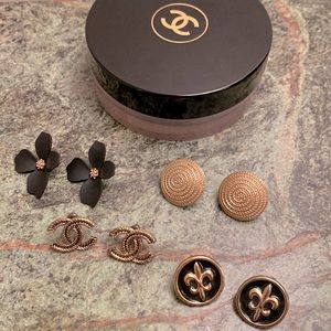 Lot of gold earrings, black, gold, givenchy